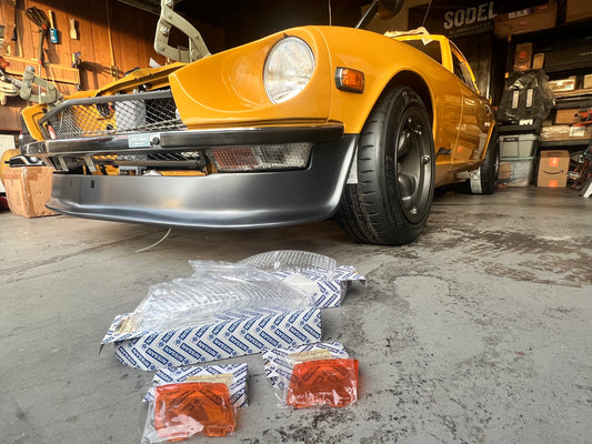 NISSAN genuine S30 NZ/AUS Turn Signal Lenses. Clear x Amber